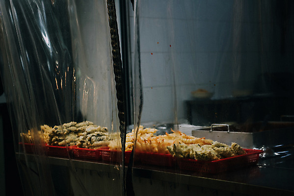 포토 JPG 주간 한국 사람없음 야외 튀김 시장 분식 재래시장 새우튀김 고추튀김 길거리음식 김말이 전통시장 수원시장 못골시장 국내포토 자연요소 전통 아시아 음식 새우 수원 파일형식