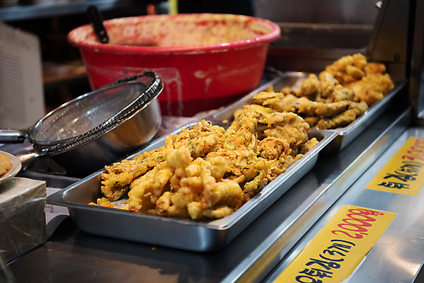 포토 JPG 주간 한국 사람없음 야외 튀김 시장 분식 재래시장 김말이 야채튀김 전통시장 수원시장 못골시장 국내포토 자연요소 전통 아시아 음식 수원 파일형식