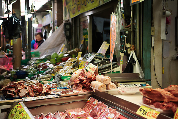 포토 JPG 주간 한국 저울 돼지고기 사람없음 야외 소고기 시장 재래시장 부위 전통시장 정육점 수원시장 못골시장 국내포토 자연요소 전통 아시아 육류 상점 수원 파일형식