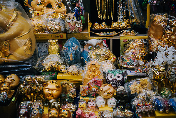 포토 JPG 주간 장신구 코끼리 한국 사람없음 야외 돼지저금통 금색 돼지 시장 부엉이 재래시장 전통시장 수원시장 못골시장 금융의날 국내포토 자연요소 전통 아시아 컬러 포유류 조류 저금통 수원 파일형식 법정기념일