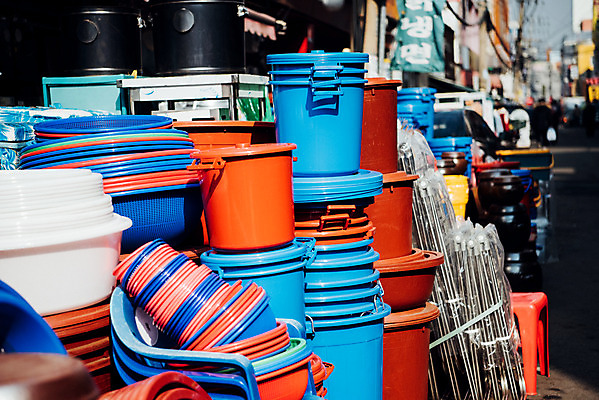 포토 JPG 주간 한국 사람없음 야외 바구니 시장 재래시장 대야 고무대야 전통시장 수원시장 못골시장 국내포토 자연요소 전통 아시아 수원 파일형식