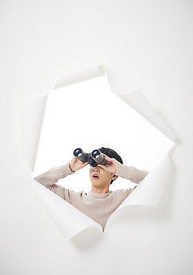 포토 JPG 스튜디오촬영 응시 남자 종이 대학생 벽지 실내 한명 상반신 20대 성인 앞모습 청춘 망원경 한국인 관찰 흰배경 찢어짐 성인남자한명만 뚫기 나오기 국내포토 1 학생 시선 뷰포인트 백그라운드 컨셉 모션 사람 동양인 청년 내부 흰색 남자한명만 성인남자만 파일형식