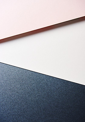 포토 JPG 스튜디오촬영 종이 백그라운드 프레임 실내 사람없음 하이앵글 컬러풀 페이퍼아트 삼각형 오브젝트 플랫레이 카피스페이스 국내포토 도형 뷰포인트 컬러 내부 공백 플랫 파일형식