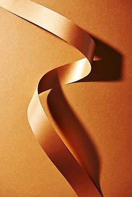 포토 JPG 스튜디오촬영 리본 종이 선 백그라운드 프레임 실내 사람없음 보라색 공백 금색 오브젝트 질감 플랫레이 카피스페이스 국내포토 컬러 내부 플랫 파일형식