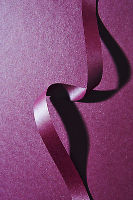 포토 JPG 스튜디오촬영 리본 종이 선 백그라운드 프레임 실내 사람없음 보라색 공백 오브젝트 질감 플랫레이 카피스페이스 국내포토 컬러 내부 플랫 파일형식