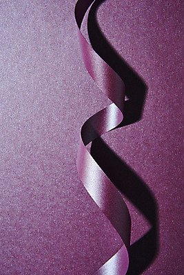 포토 JPG 스튜디오촬영 리본 종이 선 백그라운드 프레임 실내 사람없음 보라색 공백 오브젝트 질감 플랫레이 카피스페이스 국내포토 컬러 내부 플랫 파일형식