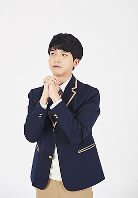 포토 JPG 스튜디오촬영 학생 응시 교육 남자 교복 남학생 청소년 실내 한명 누끼 사람 상반신 앞모습 10대 십대라이프스타일 한국인 올려보기 기도 흰배경 소원 손모으기 간절함 십대남자한명만 남고생 국내포토 1 라이프스타일 시선 옷 뷰포인트 백그라운드 컨셉 모션 고등학생 동양인 손짓 내부 흰색 남자한명만 십대남자만 파일형식