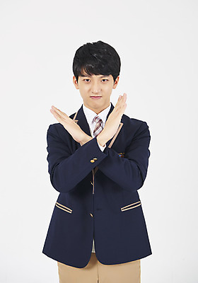포토 JPG 스튜디오촬영 학생 응시 교육 남자 교복 남학생 청소년 실내 한명 서기 누끼 사람 손짓 상반신 앞모습 10대 십대라이프스타일 한국인 금지 정지 X 거절 아니오 흰배경 반대 부정적 십대남자한명만 남고생 국내포토 1 라이프스타일 알파벳 시선 옷 감정 뷰포인트 백그라운드 컨셉 모션 고등학생 동양인 내부 흰색 남자한명만 십대남자만 파일형식
