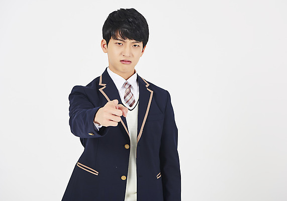 포토 JPG 스튜디오촬영 학생 교육 남자 교복 남학생 손가락 청소년 실내 한명 누끼 사람 상반신 앞모습 10대 십대라이프스타일 한국인 분노 가리킴 찡그림 흰배경 부정적 십대남자한명만 남고생 국내포토 1 라이프스타일 손 옷 감정 뷰포인트 백그라운드 고등학생 표정 동양인 손짓 내부 흰색 남자한명만 십대남자만 파일형식