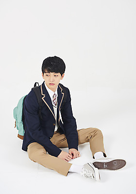 포토 JPG 스튜디오촬영 전신 학생 응시 교육 남자 교복 남학생 청소년 책가방 실내 한명 누끼 사람 앉기 옆모습 10대 십대라이프스타일 한국인 좌절 고민 흰배경 부정적 십대남자한명만 남고생 주저앉기 국내포토 1 라이프스타일 시선 옷 감정 뷰포인트 백그라운드 컨셉 가방 모션 고등학생 동양인 내부 흰색 남자한명만 십대남자만 파일형식