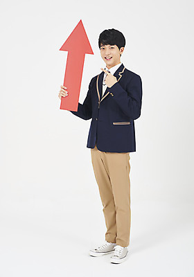 포토 JPG 스튜디오촬영 전신 학생 응시 교육 남자 교복 화살표 남학생 청소년 실내 한명 서기 미소 누끼 사람 옆모습 10대 빨간색 십대라이프스타일 한국인 가리킴 흰배경 상승 긍정적 성적향상 십대남자한명만 남고생 국내포토 1 라이프스타일 시선 옷 감정 뷰포인트 컬러 백그라운드 컨셉 모션 고등학생 표정 동양인 손짓 내부 흰색 남자한명만 십대남자만 파일형식