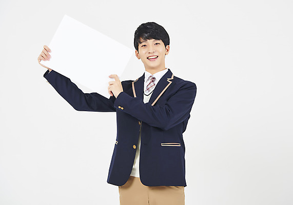 포토 JPG 스튜디오촬영 학생 배너 응시 교육 남자 교복 남학생 청소년 안내 사각프레임 광고판 실내 한명 서기 미소 들기 누끼 사람 상반신 앞모습 10대 십대라이프스타일 한국인 흰배경 추천 긍정적 십대남자한명만 남고생 국내포토 1 라이프스타일 시선 옷 감정 뷰포인트 백그라운드 모션 고등학생 프레임 알림판 표정 동양인 내부 사각형 흰색 판 남자한명만 십대남자만 파일형식
