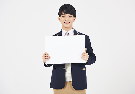 포토 JPG 스튜디오촬영 학생 배너 응시 교육 남자 교복 남학생 청소년 안내 사각프레임 광고판 실내 한명 미소 들기 누끼 사람 상반신 앞모습 10대 십대라이프스타일 한국인 흰배경 추천 긍정적 십대남자한명만 남고생 국내포토 1 라이프스타일 시선 옷 감정 뷰포인트 백그라운드 모션 고등학생 프레임 알림판 표정 동양인 내부 사각형 흰색 판 남자한명만 십대남자만 파일형식