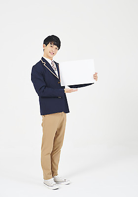 포토 JPG 스튜디오촬영 전신 학생 배너 응시 교육 남자 교복 남학생 청소년 안내 사각프레임 광고판 실내 한명 미소 들기 누끼 사람 손짓 옆모습 10대 십대라이프스타일 한국인 흰배경 추천 긍정적 십대남자한명만 남고생 국내포토 1 라이프스타일 시선 옷 감정 뷰포인트 백그라운드 모션 고등학생 프레임 알림판 표정 동양인 내부 사각형 흰색 판 남자한명만 십대남자만 파일형식