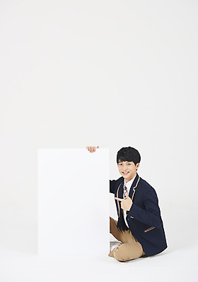 포토 JPG 스튜디오촬영 전신 학생 배너 응시 교육 남자 교복 남학생 청소년 안내 사각프레임 광고판 실내 한명 미소 누끼 사람 앉기 옆모습 10대 십대라이프스타일 한국인 가리킴 잡기 흰배경 추천 긍정적 십대남자한명만 남고생 국내포토 1 라이프스타일 시선 옷 감정 뷰포인트 백그라운드 모션 고등학생 프레임 알림판 표정 동양인 손짓 내부 사각형 흰색 판 남자한명만 십대남자만 파일형식