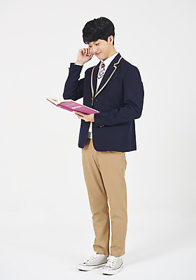 포토 JPG 스튜디오촬영 전신 학생 응시 교육 남자 교복 남학생 청소년 실내 한명 서기 미소 누끼 사람 옆모습 10대 책 독서 십대라이프스타일 한국인 교과서 흰배경 십대남자한명만 남고생 국내포토 1 라이프스타일 시선 옷 뷰포인트 백그라운드 모션 고등학생 교재 표정 동양인 내부 흰색 남자한명만 십대남자만 파일형식
