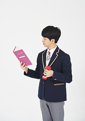 포토 JPG 스튜디오촬영 학생 응시 교육 남자 교복 남학생 청소년 실내 한명 들기 누끼 사람 상반신 옆모습 10대 책 십대라이프스타일 아령 한국인 선택 고민 교과서 흰배경 십대남자한명만 남고생 국내포토 1 라이프스타일 시선 옷 감정 뷰포인트 백그라운드 컨셉 모션 고등학생 교재 동양인 내부 흰색 남자한명만 십대남자만 파일형식