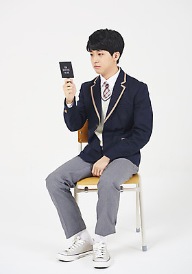 포토 JPG 스튜디오촬영 전신 학생 응시 교육 남자 교복 남학생 의자 교실 청소년 실내 한명 들기 누끼 사람 앉기 옆모습 10대 십대라이프스타일 거울 한국인 고민 흰배경 손거울 관심 십대남자한명만 그루밍족 남고생 국내포토 1 라이프스타일 시선 옷 감정 뷰포인트 가구 백그라운드 학교 모션 고등학생 동양인 내부 뷰티 흰색 남자한명만 십대남자만 파일형식