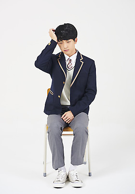 포토 JPG 스튜디오촬영 전신 학생 응시 교육 남자 교복 남학생 의자 교실 청소년 스트레스 실내 피곤 한명 누끼 사람 앉기 앞모습 10대 십대라이프스타일 고통 한국인 흰배경 두통 십대남자한명만 남고생 국내포토 1 라이프스타일 시선 옷 감정 뷰포인트 가구 백그라운드 컨셉 학교 모션 고등학생 동양인 내부 흰색 질병 남자한명만 십대남자만 파일형식