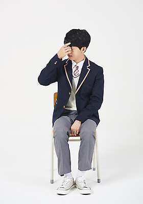 포토 JPG 스튜디오촬영 전신 학생 교육 남자 교복 남학생 의자 교실 청소년 스트레스 실내 피곤 한명 누끼 사람 앉기 앞모습 10대 십대라이프스타일 고통 한국인 잡기 흰배경 두통 십대남자한명만 남고생 국내포토 1 라이프스타일 옷 감정 뷰포인트 가구 백그라운드 컨셉 학교 모션 고등학생 동양인 내부 흰색 질병 남자한명만 십대남자만 파일형식