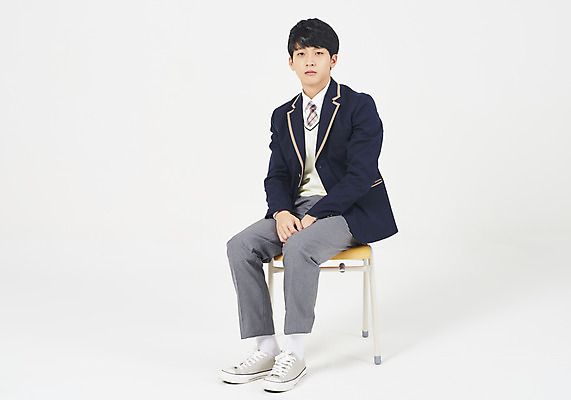 포토 JPG 스튜디오촬영 전신 학생 응시 교육 남자 교복 남학생 의자 교실 청소년 실내 한명 누끼 사람 앉기 옆모습 10대 십대라이프스타일 한국인 흰배경 십대남자한명만 남고생 국내포토 1 라이프스타일 시선 옷 뷰포인트 가구 백그라운드 학교 모션 고등학생 동양인 내부 흰색 남자한명만 십대남자만 파일형식