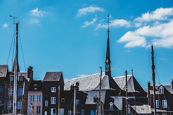 포토 JPG 주간 구름 해외풍경 유럽풍경 하늘 풍경 사람없음 야외 건물 도시풍경 프랑스 올드타운 옹플뢰르 국내포토 자연요소 해외 건축물 유럽 도시 파일형식