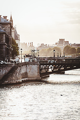포토 JPG 주간 해외풍경 유럽풍경 하늘 풍경 사람없음 야외 일상 도시풍경 일몰 파리_프랑스 센강 가교 국내포토 자연요소 해외 건축물 유럽 라이프 강 노을 프랑스 도시 파일형식