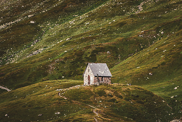 포토 JPG 주간 해외풍경 유럽풍경 자연 산 풍경 초원 사람없음 야외 교회 산등성이 알프스 국내포토 자연요소 해외 유럽 종교건축 건물 생태계 파일형식
