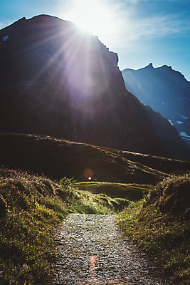 포토 JPG 주간 해외풍경 유럽풍경 자연 하늘 산 풍경 사람없음 야외 햇빛 오솔길 알프스 국내포토 자연요소 해외 유럽 길 태양 생태계 파일형식
