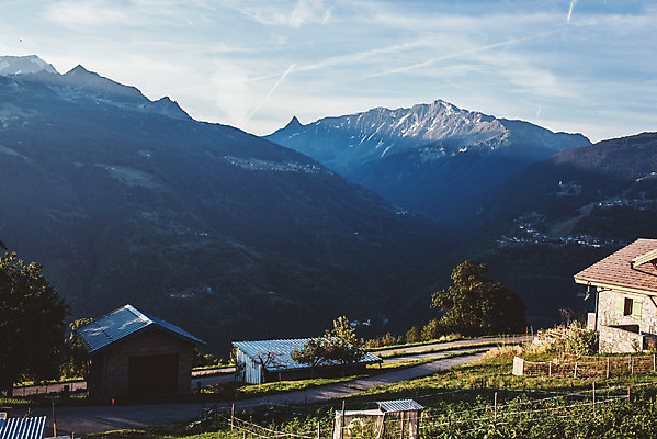 포토 JPG 주간 구름 해외풍경 유럽풍경 자연 하늘 산 풍경 사람없음 야외 마을 시골 알프스 국내포토 자연요소 해외 유럽 생태계 파일형식