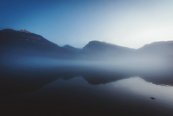 포토 JPG 주간 해외풍경 호수 유럽풍경 자연 하늘 아침 산 풍경 사람없음 야외 안개 알프스 국내포토 자연요소 해외 유럽 날씨 생태계 파일형식