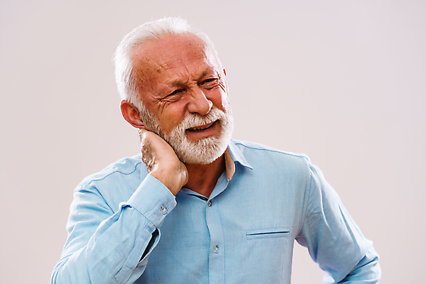 포토 JPG 해외이미지 스튜디오촬영 백인 손 남자 얼굴 셔츠 회색배경 수염 건강 한명 사람 성인 파란색 머리 고통 회색 흰색 표현 마사지 비즈니스맨 주름 60대 고민 70대 목 문제 옛날 이슈 진짜 카피스페이스 치프 해외포토 서양인 1 노년 감정 컬러 백그라운드 상의 비즈니스 실내 신체부위 공백 직장인 파일형식 이미지허브