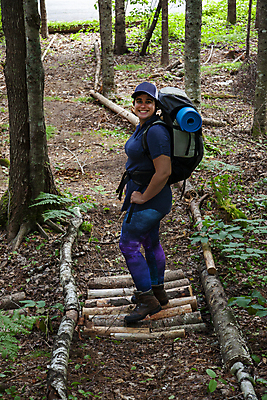 포토 JPG 해외이미지 나무 라이프스타일 옷 여자 길 여행 캐나다 가방 배낭 자국 자연 휴가 건강 한명 야외 환경 산책 캠핑 하이킹 자유 자신감 숲 모험가 배낭여행 준비 싱글 에코 친환경 유지 발견 백패커 어려움 하이커 해외포토 식물 1 잡화 감정 컨셉 북아메리카 레저 휴식 사람 생활 생태계 파일형식 이미지허브