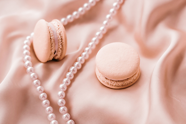 포토 JPG 해외이미지 백그라운드 사람없음 고급 우아함 실크 진주 진주목걸이 마카롱 연분홍색 파스텔톤 해외포토 분홍색 컬러 컨셉 목걸이 디저트 직물 보석 진주_보석 파일형식 이미지허브