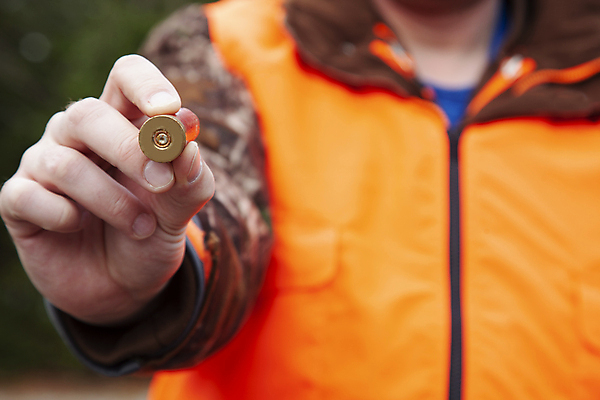 포토 JPG 해외이미지 손 무기 불 안내 사람없음 야외 빨간색 금속 재킷 총 껍질 게임 잡기 조끼 원형 보호 위험 플라스틱 폭발물 오브젝트 싱글 사냥 슛 사냥꾼 총알 살인 종료 게이지 놋쇠 엽총 해외포토 자연요소 도형 직업 컬러 컨셉 모션 재질 놀이 신체부위 외투 범죄 파일형식 이미지허브