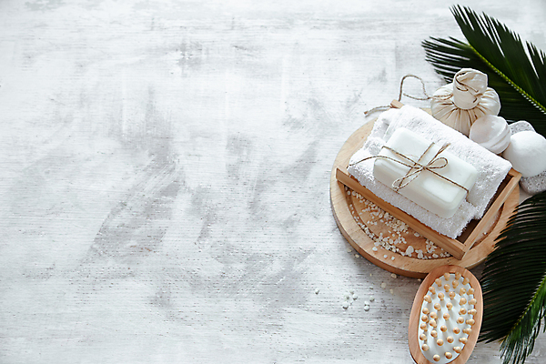 포토 JPG 해외이미지 사람없음 하이앵글 수건 오브젝트 스파용품 야자수잎 바디케어 브러쉬빗 수제비누 입욕소금 해외포토 뷰포인트 잎 위생용품 스파 미용용품 소금 비누 파일형식 이미지허브