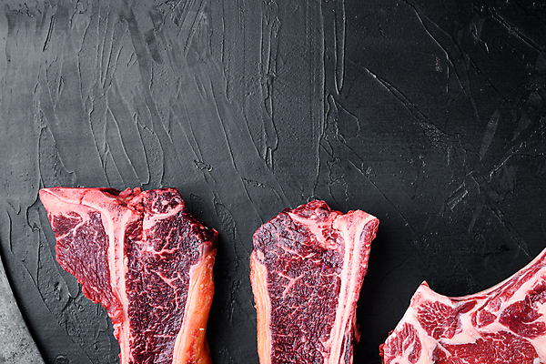 포토 JPG 해외이미지 백그라운드 검은배경 뼈 건조 육류 스테이크 비프스테이크 사람없음 검은색 어둠 공백 소고기 바위 자르기 들소 날것 대리석 갈비뼈 생식 송아지고기 카피스페이스 강화비석군 해외포토 컬러 식재료 재료 모션 서양음식 소 비석 강화도 파일형식 이미지허브