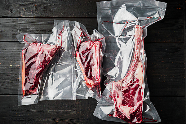 포토 JPG 해외이미지 음식 백그라운드 가방 포장 건조 육류 스테이크 비프스테이크 사람없음 목재 빨간색 냉동 소고기 신선 플라스틱 날것 대리석 팩 패키지 아일랜드 성분 냉동고 봉인 생식 진공 파우치 강화비석군 해외포토 나무 잡화 유럽 컬러 식재료 재료 재질 서양음식 화장품 비석 강화도 파일형식 이미지허브