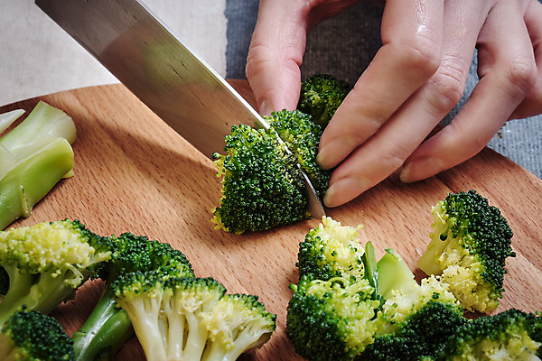 포토 JPG 해외이미지 접시 음식 백그라운드 다이어트 토마토 채소 탁자 호박 양파 오이 치즈 건강 요리 사람없음 빨간색 초록색 식사 저녁식사 샐러드 신선 사발 아침식사 상추 지중해 먹기 향신료 준비 유기농 올리브 후추 시금치 건강식 점심식사 채식주의자 비건 해외포토 식기 웰빙 열매 바다 컬러 가구 모션 유제품 사기그릇 채식 향미료 파일형식 이미지허브