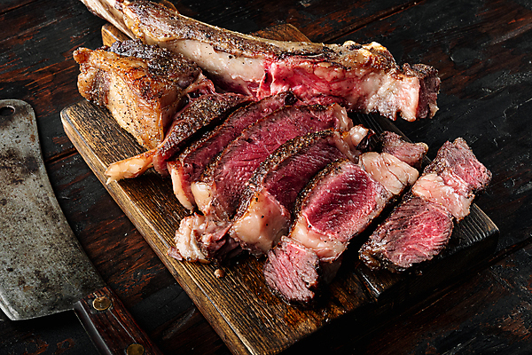 포토 JPG 해외이미지 음식 조각 마늘 육류 스테이크 요리 비프스테이크 사람없음 목재 빨간색 소고기 튀김 양념 중앙 그릴 바비큐 자르기 굽기 허리 준비 슬라이스 등심 정육점 강화비석군 해외포토 나무 컬러 채소 식재료 재료 모션 주방용품 서양음식 신체부위 상점 비석 구이 강화도 파일형식 이미지허브