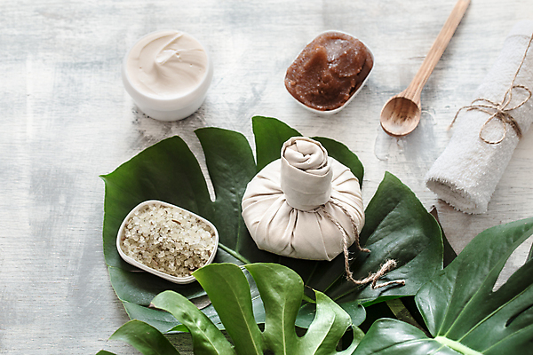 포토 JPG 해외이미지 사람없음 하이앵글 수건 크림 오브젝트 스파용품 나무숟가락 바디케어 열대잎 입욕소금 해외포토 뷰포인트 잎 위생용품 숟가락 스파 미용용품 소금 파일형식 이미지허브