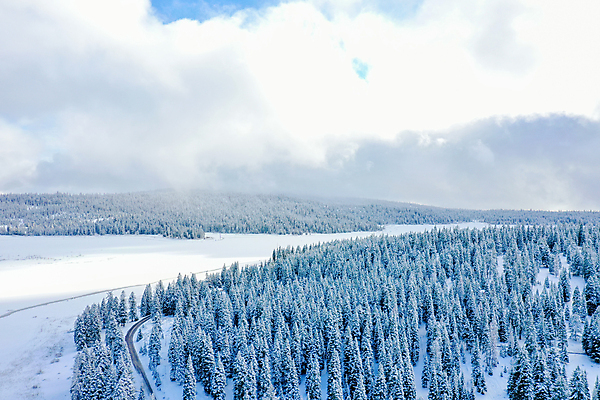 포토 JPG 해외이미지 나무 계절 공원 호수 백그라운드 겨울 자연 하늘 날씨 휴가 산 안테나 파노라마 사람없음 야외 햇빛 뷰티 냉동 얼음 추위 흰색 시골 소나무 숲 12월 서리 스카이라인 내추럴 눈내림 해외포토 자연요소 식물 공공시설 컬러 통신 눈_날씨 촬영기법 태양 날짜 생태계 파일형식 이미지허브