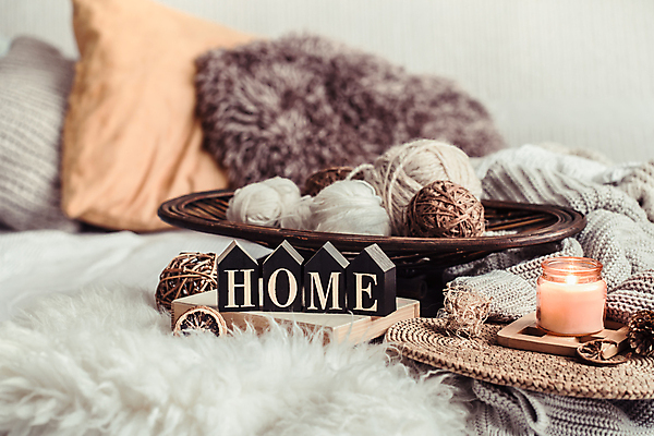 포토 JPG 해외이미지 영어 쿠션 겨울 초 실내 사람없음 단어 바구니 스웨터 오브젝트 감성 실뭉치 집모양 해외포토 모양 문자 계절 컨셉 상의 내부 파일형식 이미지허브