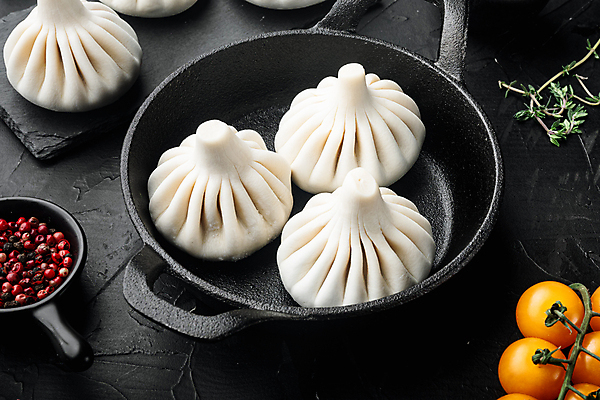 포토 JPG 해외이미지 그릇 방울토마토 검은배경 실내 사람없음 냄비 만두 후추 돌접시 해외포토 식기 접시 음식 백그라운드 토마토 내부 검은색 솥 향신료 파일형식 이미지허브