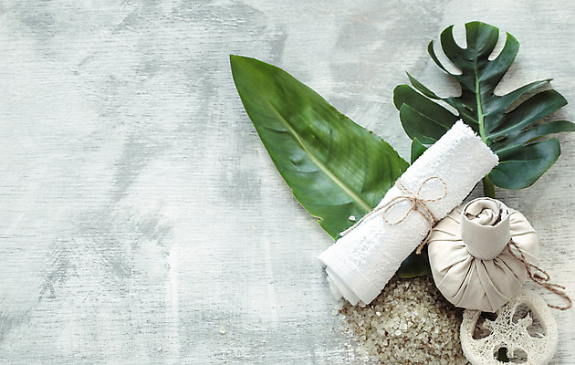 포토 JPG 해외이미지 사람없음 하이앵글 수건 오브젝트 스파용품 야자수잎 바디케어 수제비누 열대잎 해외포토 뷰포인트 잎 위생용품 스파 비누 파일형식 이미지허브