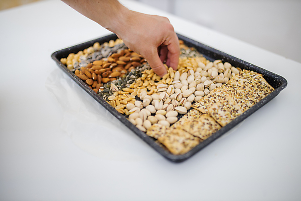 포토 JPG 해외이미지 음식 빵 조각 백그라운드 다이어트 탁자 쟁반 실내 건강 스웨덴 관리 종류 요리 씨앗 사람 사람없음 주방 식사 앞치마 견과류 흰색 신선 땅콩 아몬드 섬유 병아리콩 아마 피스타치오 호밀 해외포토 식물 꽃 컬러 가구 콩 곡류 북유럽 내부 직물 파일형식 이미지허브