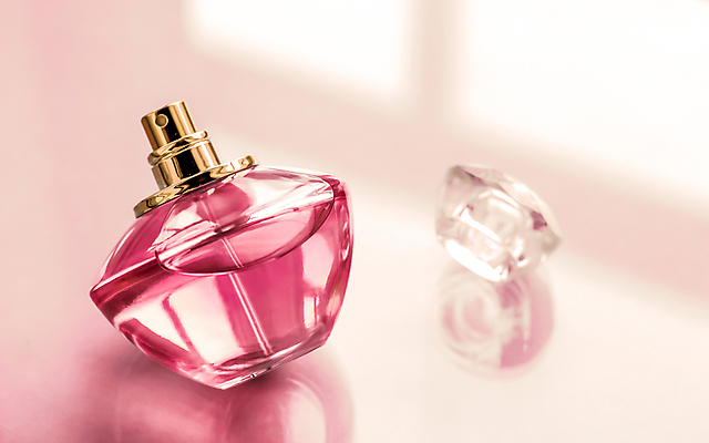 포토 JPG 해외이미지 실내 사람없음 뷰티 화장품 향수 향수병 브랜딩 세련 분홍색배경 해외포토 분홍색 백그라운드 내부 병_담는 파일형식 이미지허브