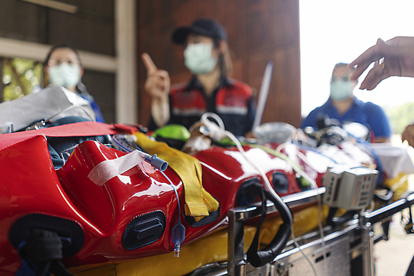 포토 JPG 해외이미지 의료기기 교통시설 모션 자동차 건강 병원 안전 사람없음 약 건강관리 고통 장비 환자 의사 침대 긴급 도움 구출 구급차 구조원 사건 서비스 돌봄 접기 지원 헬프 해외포토 직업 감정 육상교통 가구 교통 컨셉 의학 관리 의료진 시설 파일형식 이미지허브