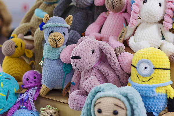 포토 JPG 해외이미지 인형 실내 사람없음 꼬리표 다양 뜨개질 털실 진열장 가격표 토끼인형 동물인형 손뜨개 인형가게 해외포토 다수 취미 내부 라벨 상점 토끼 실 파일형식 이미지허브