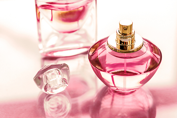 포토 JPG 해외이미지 실내 사람없음 뷰티 화장품 향수 향수병 브랜딩 세련 분홍색배경 해외포토 분홍색 백그라운드 내부 병_담는 파일형식 이미지허브